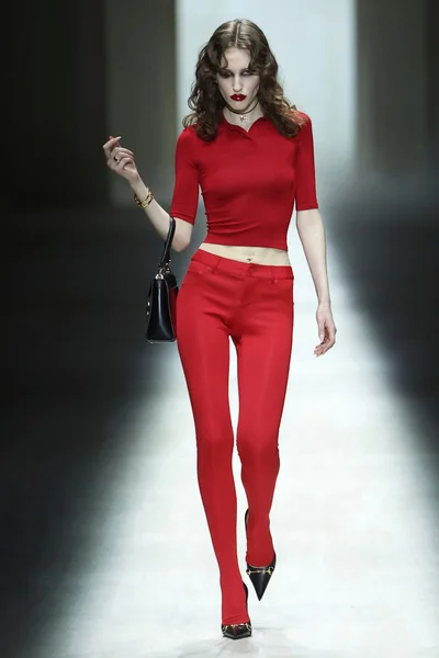 Look 17